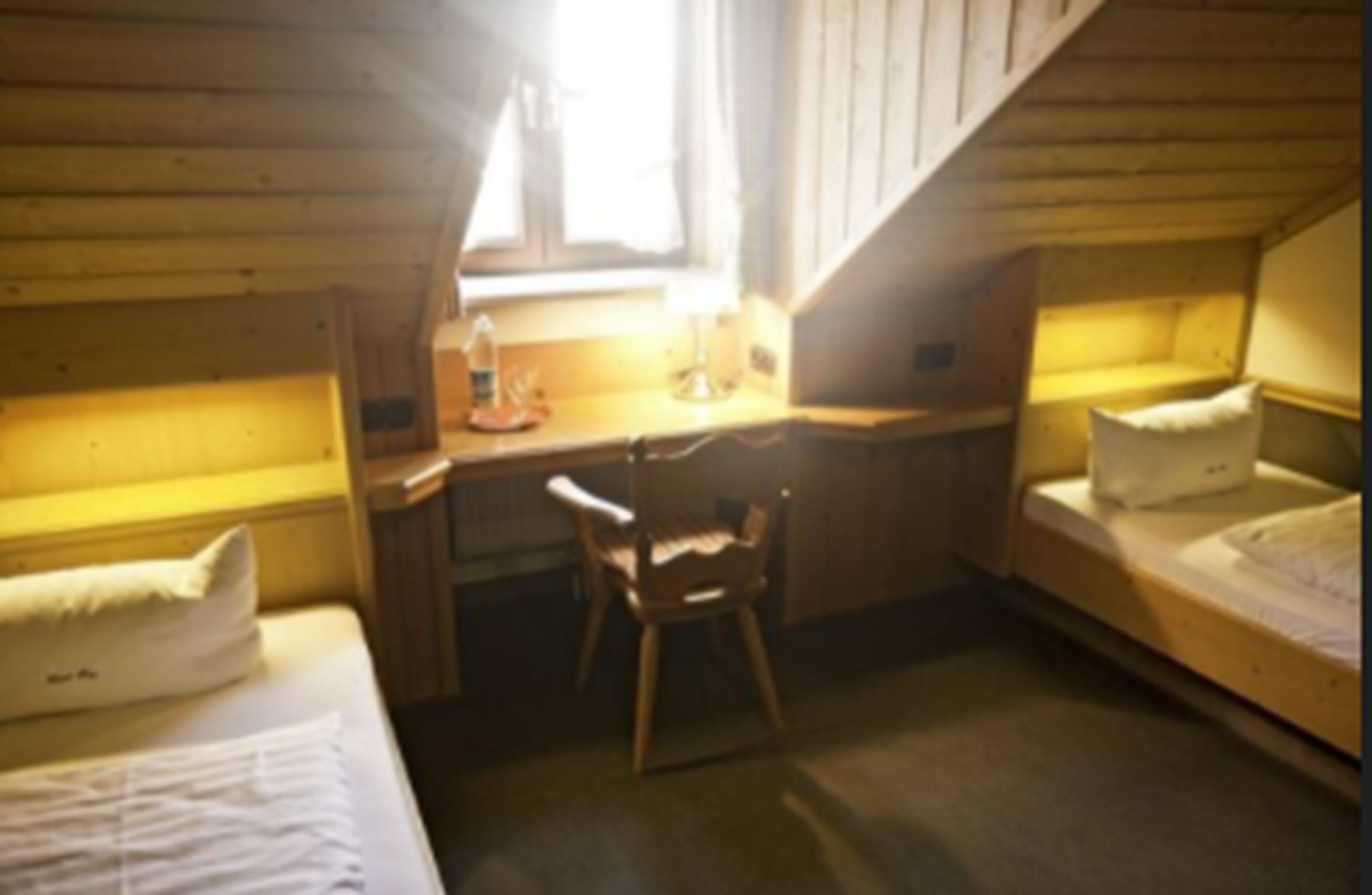 twin room | desk, free wifi