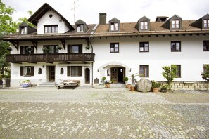 Free self-parking - Hotel Frey (Ismaning)