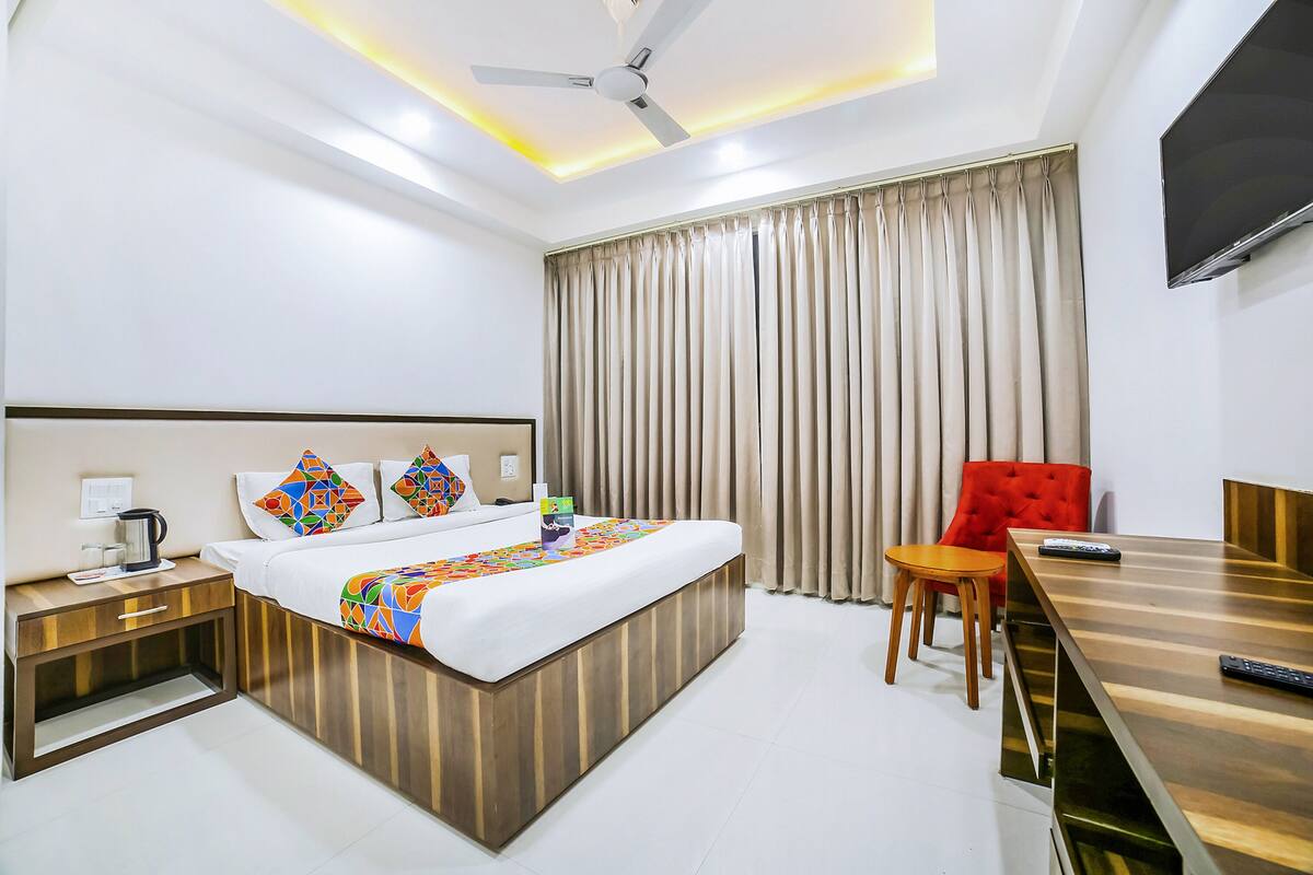 Deluxe Room | Cadar kapas Mesir, peralatan tempat tidur premium, meja, Wi-fi percuma 