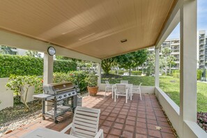 屋外ダイニングエリア