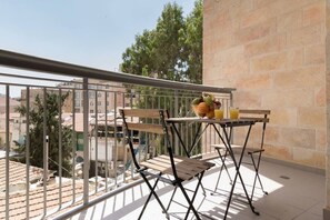 Outdoor dining - Beautiful appartment in city center (Jerusalem)