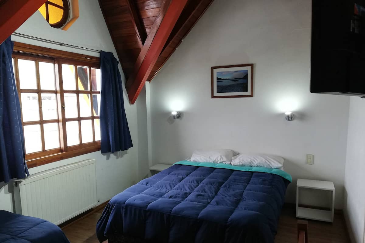 Luxe beddengoed, een bureau, gratis wifi