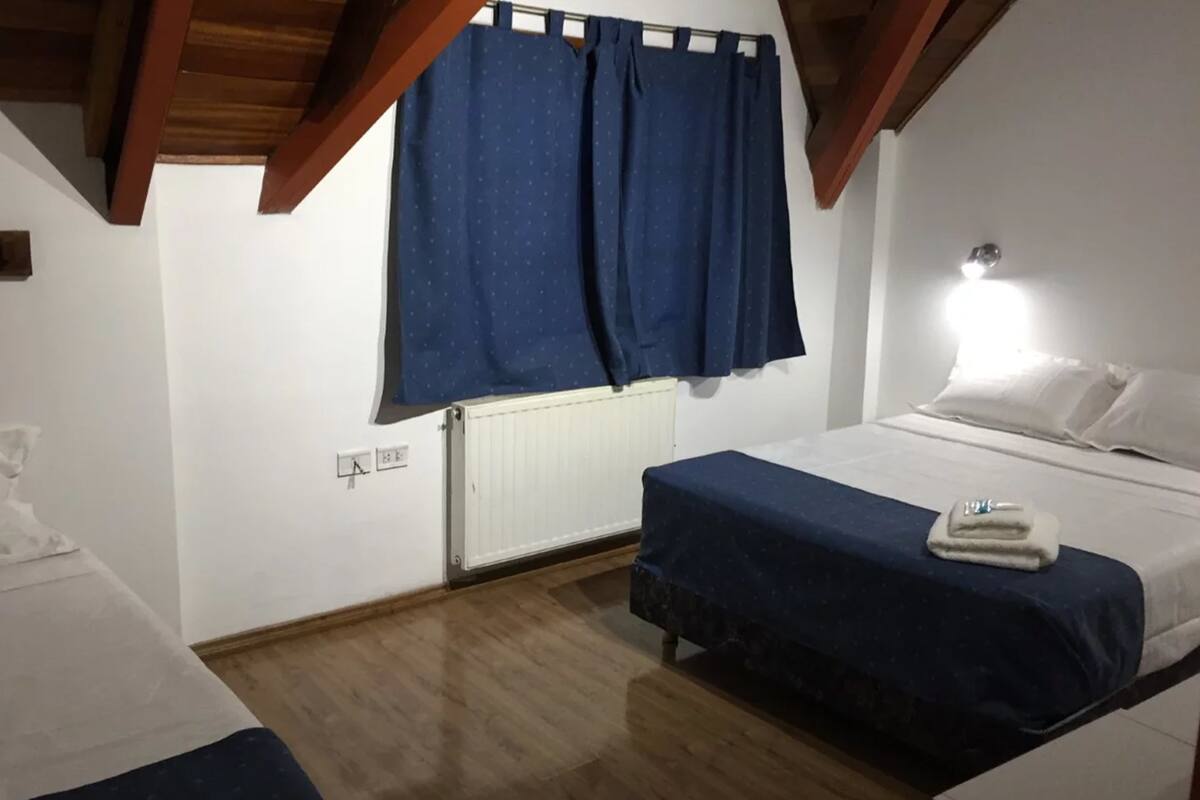 Luxe beddengoed, een bureau, gratis wifi