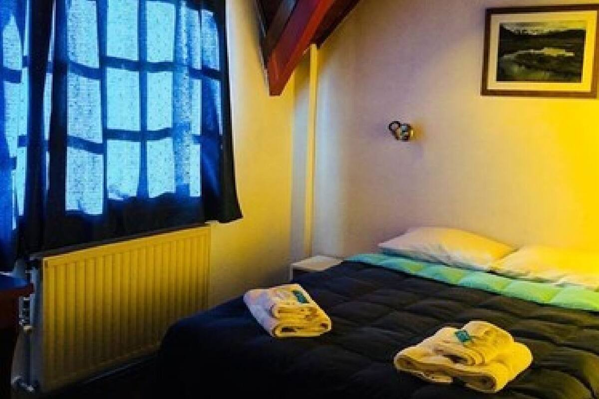 Tweepersoonskamer | Luxe beddengoed, een bureau, gratis wifi