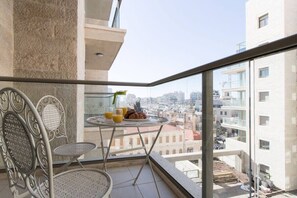 Outdoor dining - Haneviim Court Complex - 1 Bedroom (Multi-unit) (Jerusalem)