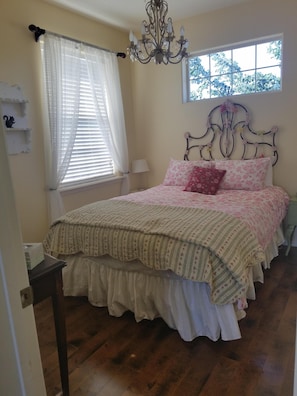 4 bedrooms, desk, iron/ironing board, free WiFi