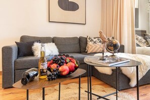 テレビ、書庫、書斎 / ワークスペース