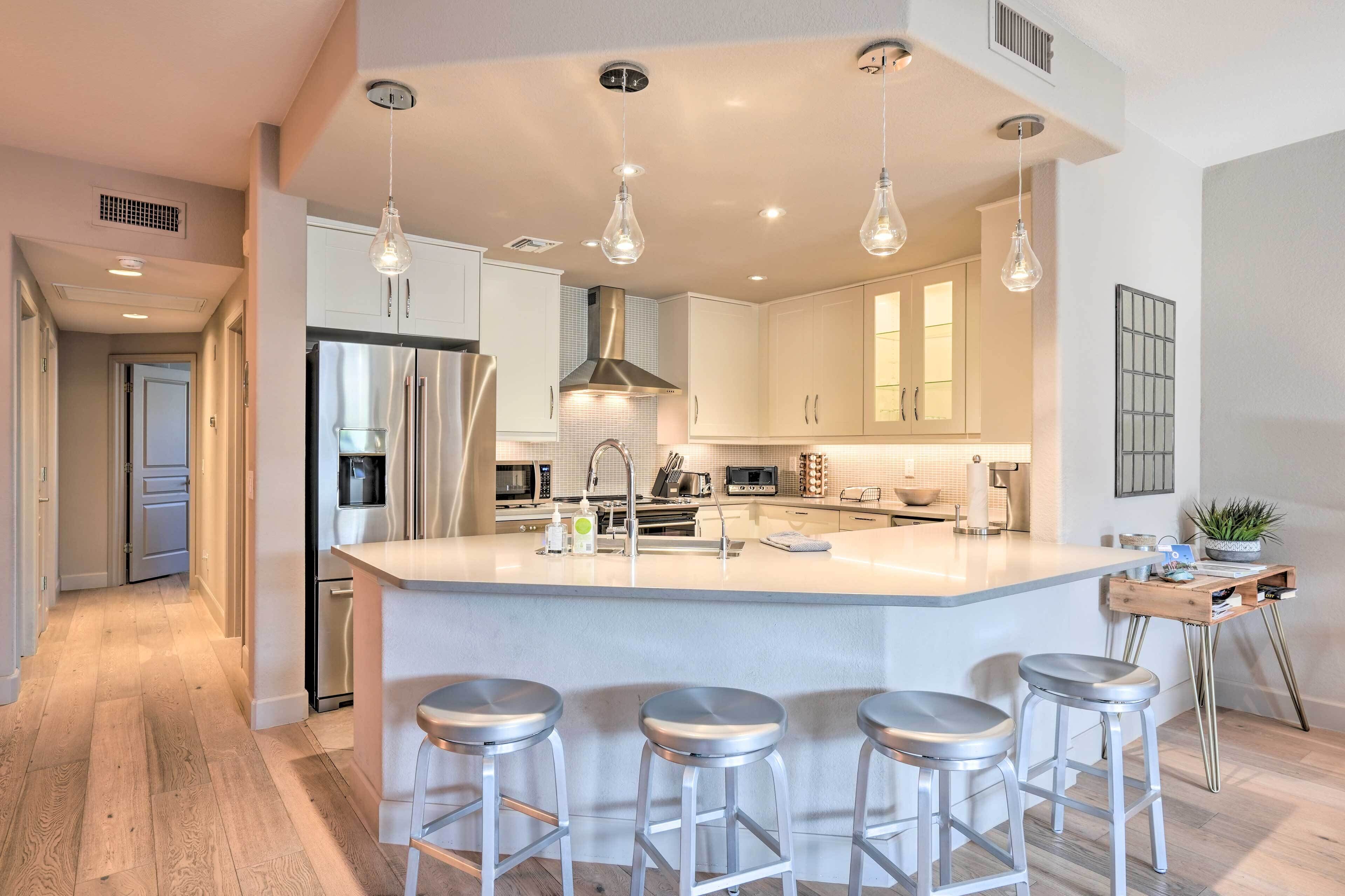 Fridge, microwave, stovetop, dishwasher