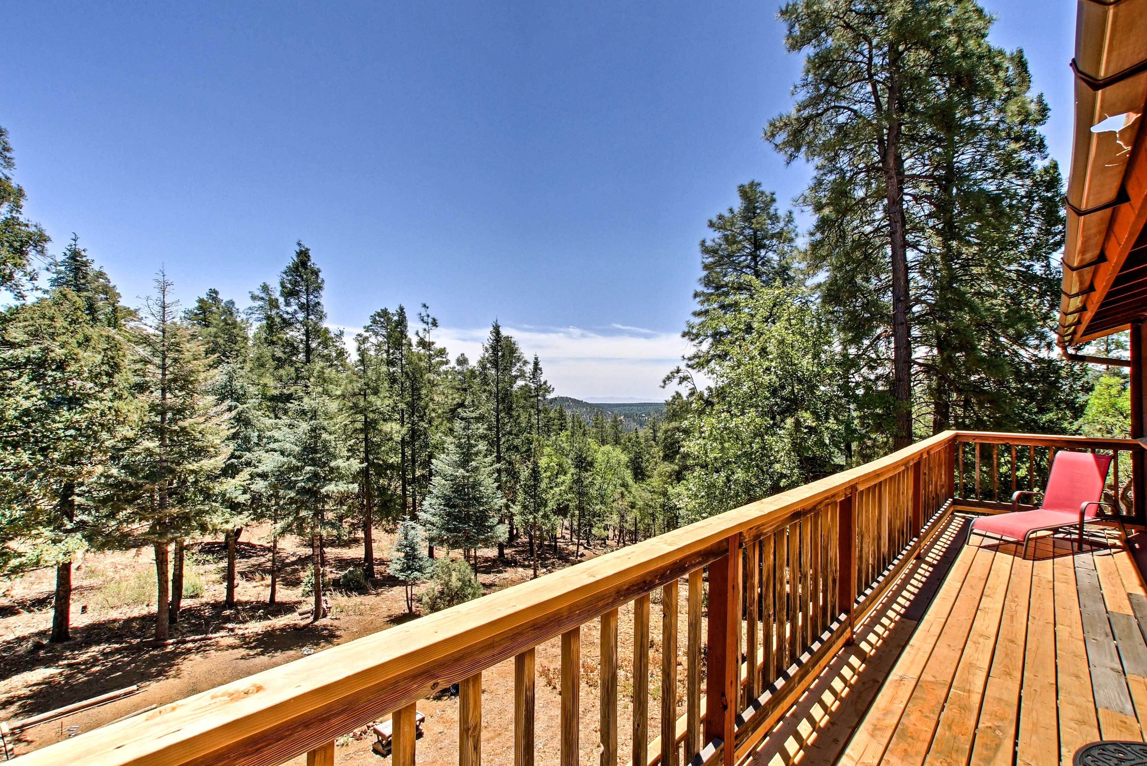 Prescott Forest Cabin w/Deck, 9 Miles to Downtown!