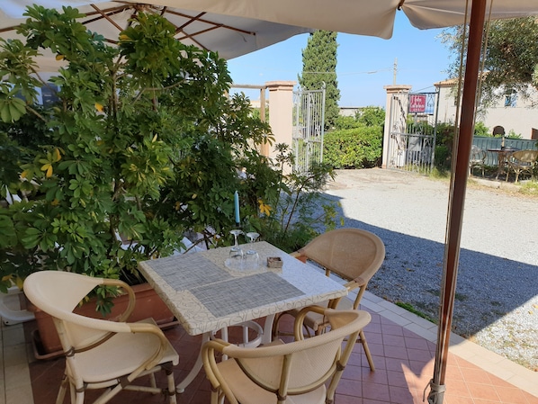 Outdoor dining