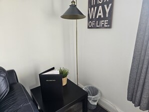 Interior - Snug - Meadhan Apartment (Helensburgh)