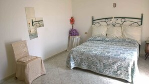 Doppelzimmer | Schallisolierte Zimmer, Babybetten, kostenloses WLAN, Bettwäsche