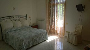 Double Room | Soundproofing, cribs/infant beds, free WiFi, bed sheets - Villa Bianca (Tramonti)