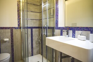 Combined shower/tub, hair dryer, towels, soap