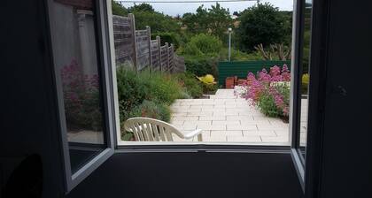 2 minutes walk from the beach