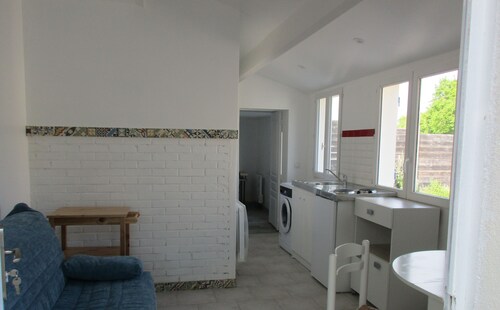 2 minutes walk from the beach