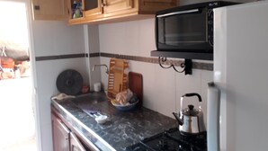 Geladeira, micro-ondas, fogão, cooktop