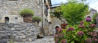 Oto: Stone house for 2 to 8 kms Ordesa National Park