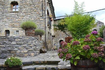 Oto: Stone house for 2 to 8 kms Ordesa National Park