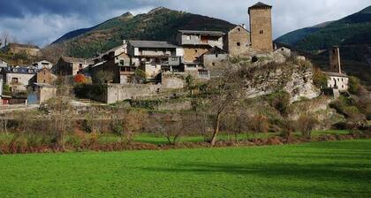 Oto: Steinhaus für 2 bis 8 km Nationalpark Ordesa