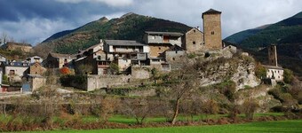 Oto: Stone house for 2 to 8 kms Ordesa National Park
