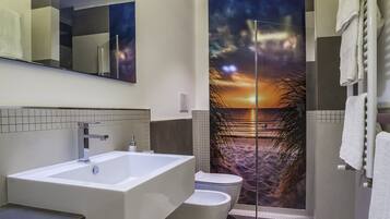 Ensemble douche/baignoire, serviettes fournies