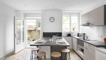 Réfrigérateur, micro-ondes, four, lave-vaisselle