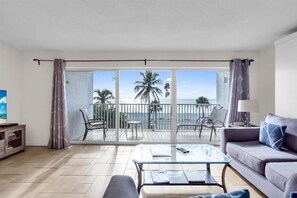 Smart TV, offices - Best views of the beach from your balcony Unit 301 (Longboat Key)
