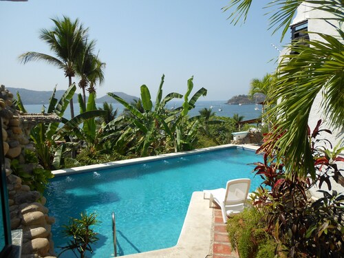 Winters Discount! - Stunning Bay-Ocean-Beach Vu 2 BR/2 Bth Split Level Condo  