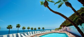 Amazing Views - Hamilton Cove Beachfront Villa with large wrap around balcony