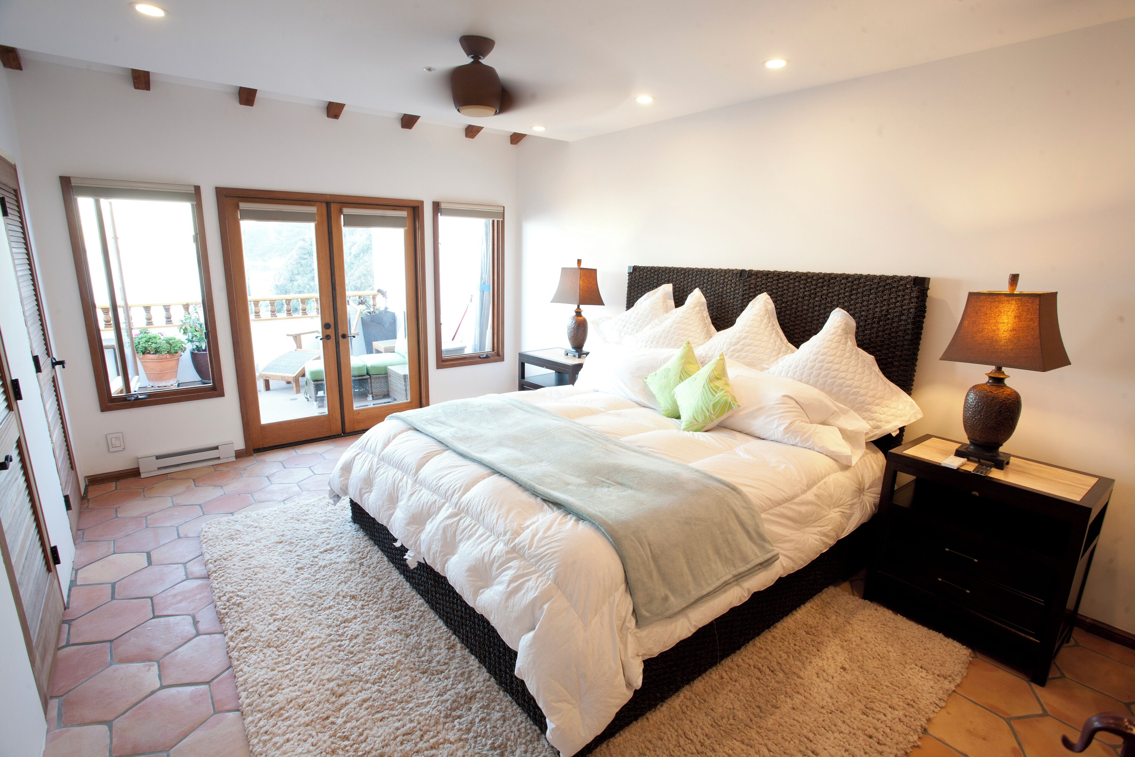 Iron/ironing board, free WiFi