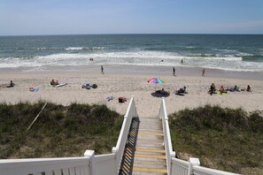 On the beach - Oceanfront, Pool, Early Check-In, Elevator, Walk to Grocery, Dining (Surf City)