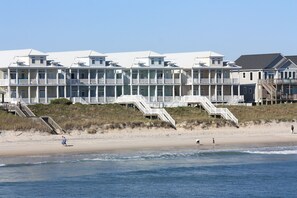On the beach - Oceanfront, Pool, Early Check-In, Elevator, Walk to Grocery, Dining (Surf City)