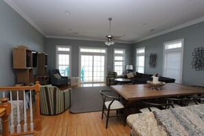 Interior - Oceanfront, Pool, Early Check-In, Elevator, Walk to Grocery, Dining (Surf City)