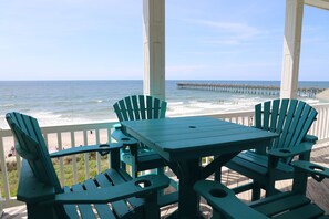 Outdoor dining - Oceanfront, Pool, Early Check-In, Elevator, Walk to Grocery, Dining (Surf City)