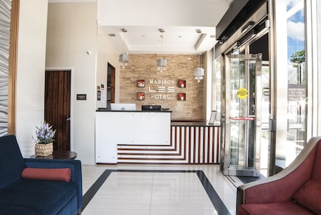 Mostrador para check-in y check-out