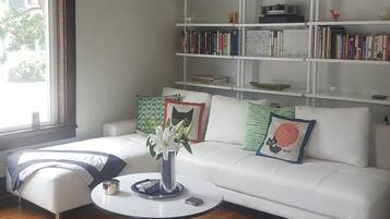 TV, DVD player, books, stereo