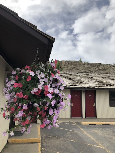 Country West Motel