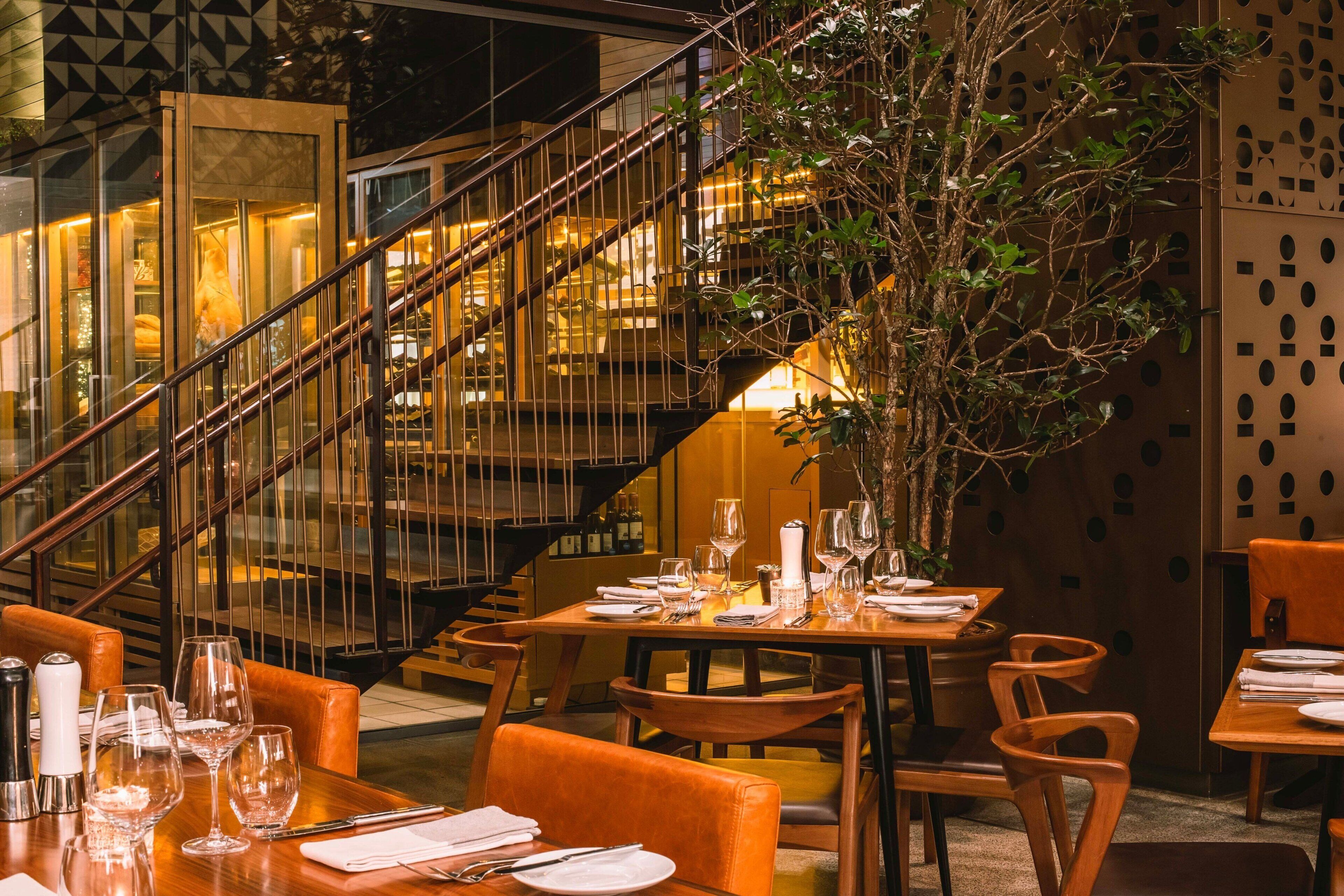 Breakfast, lunch, dinner served; Italian cuisine 