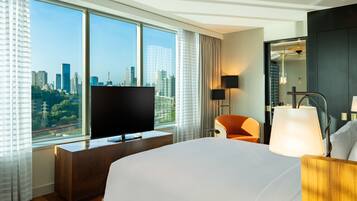 Griffin King Suite - Executive Lounge Access | Ropa de cama de alta calidad, edredones de plumas, minibar y caja fuerte