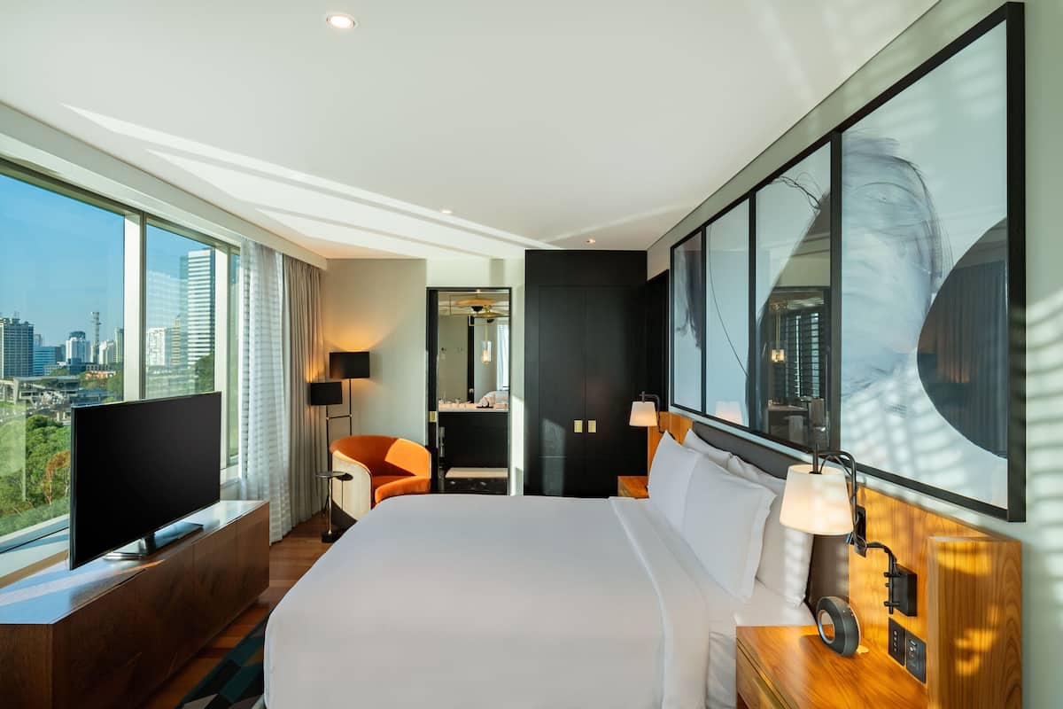 executive suite, 1 double bed, non smoking | 1 bedroom, premium bedding, down duvets, minibar