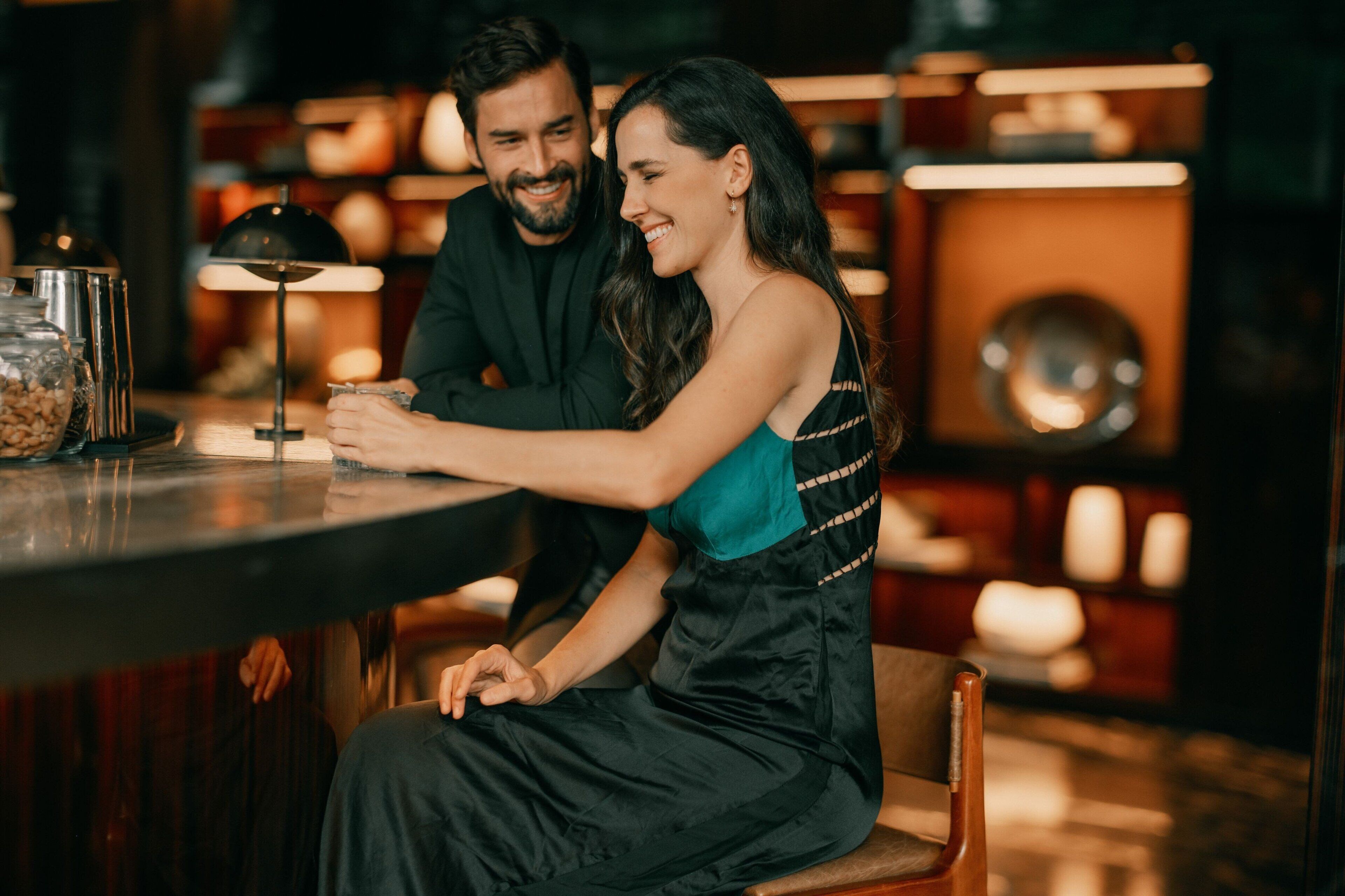 serves breakfast, lunch and dinner