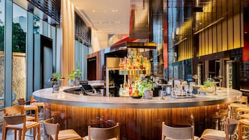 提供早餐、午餐和晚餐