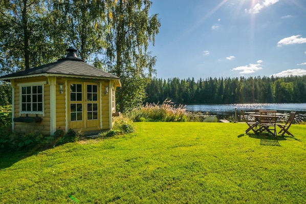 Exterior detail - Joutsenranta (Tuusniemi)