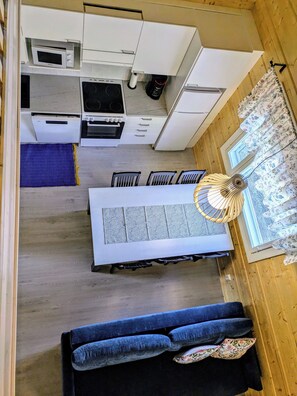 1 chambre, décor unique, rideaux d’obscurcissement