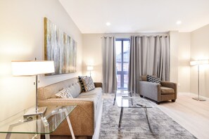 Luxury Studio | Living room | Flat-screen TV - Harmony Medical Suites Longwood (Boston)