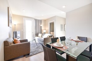 Apartemen Mewah, 3 kamar tidur | Makan di kamar