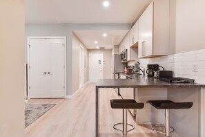 奢華開放式客房 | 私人廚房 | 雪櫃、微波爐、焗爐、爐具