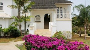 Entrada al alojamiento