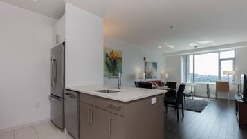 Luxury Apartment, 2 Bedrooms | Private kitchen | Fridge, microwave, oven, stovetop